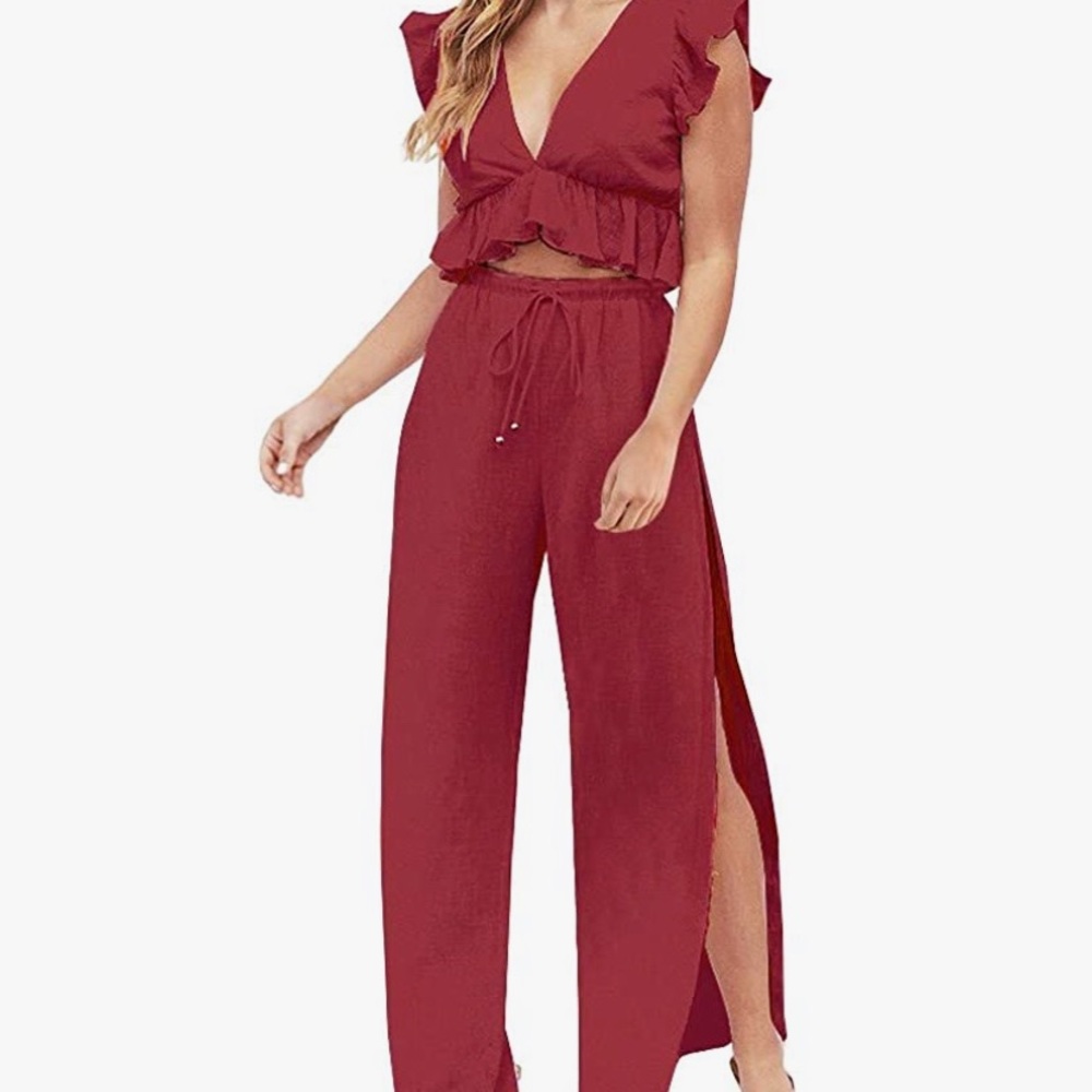 Super cute two piece set, feels like linen, never worn!